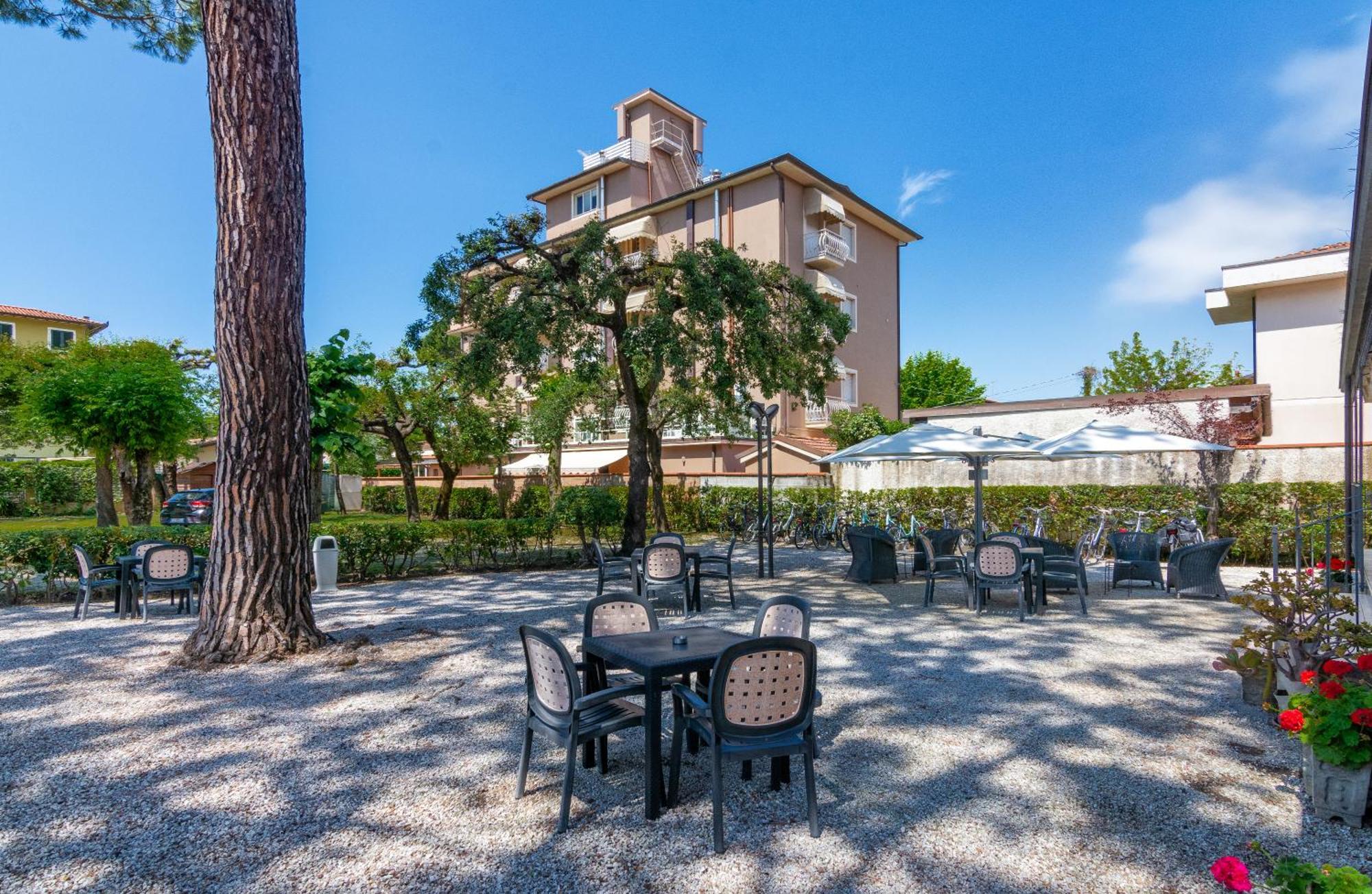 Hotel Apuana Marina di Pietrasanta Eksteriør bilde